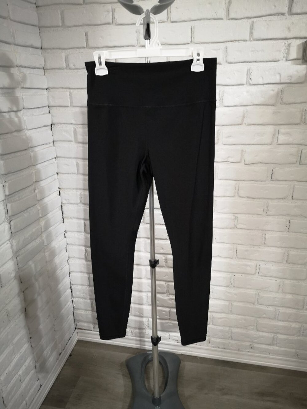 Athleta Elation Sheen Ladies Size Medium Black 7/8 Tight Leggings - Gym Active